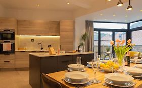Escape 2 Unwind At The Parade, Accommodates 10